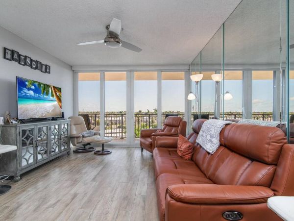 Beachront Two Bedroom Vacation Condo in Marco ISland