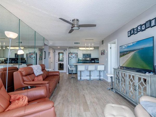 Beachront Two Bedroom Vacation Condo in Marco ISland