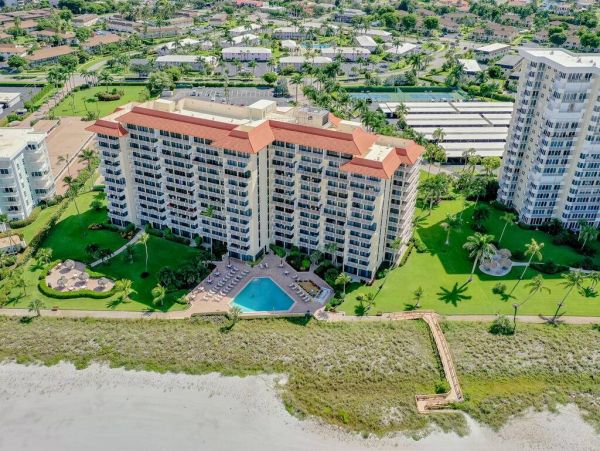 Beachront Two Bedroom Vacation Condo in Marco ISland
