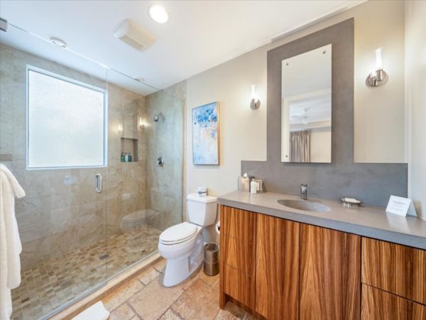 Naples Luxury 6 Bedroom Haven with Pool, 2 Blocks to Beach