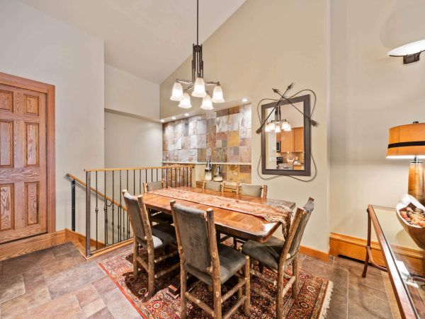 Deluxe Two Bedroom Vacation Rental in Vail with Mountain View