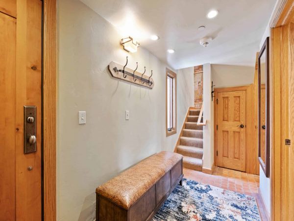 Deluxe Two Bedroom Vacation Rental in Vail with Mountain View