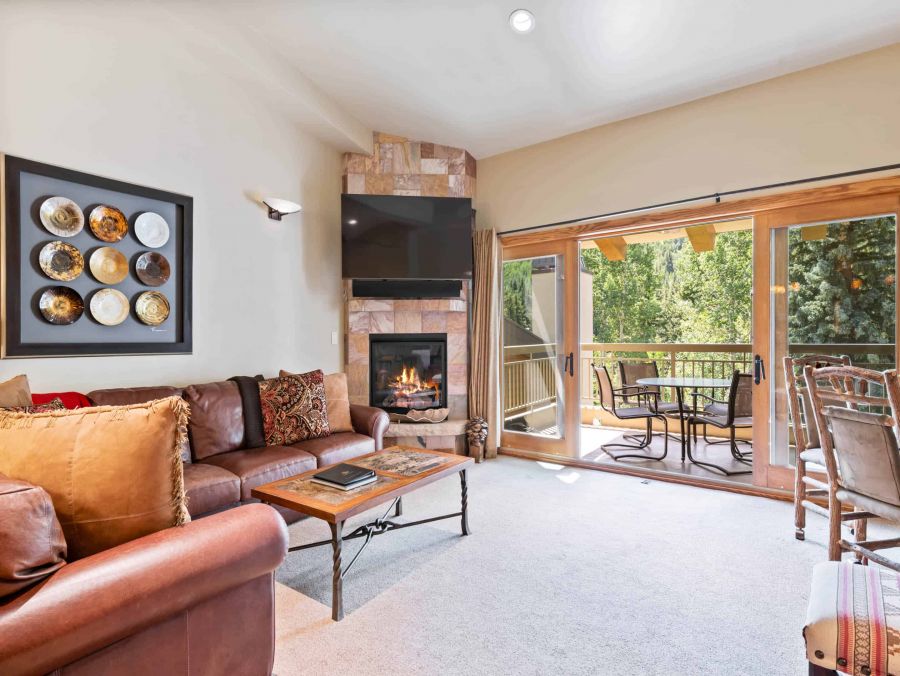 Deluxe Two Bedroom Vacation Rental in Vail with Mountain View