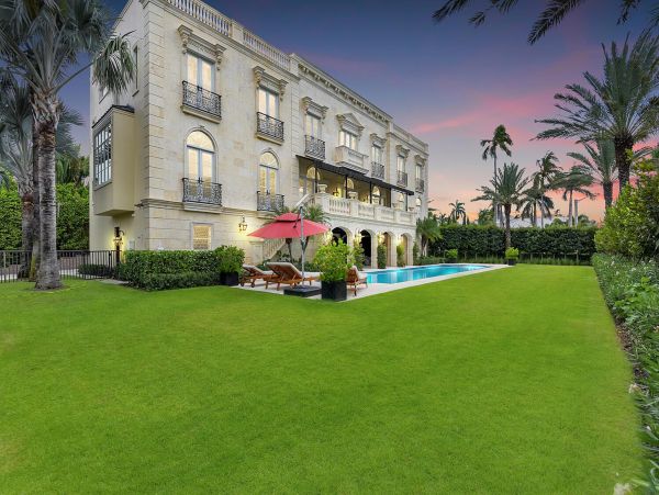 Spectacular Home in Old Naples with 5 Bedroom and Pool