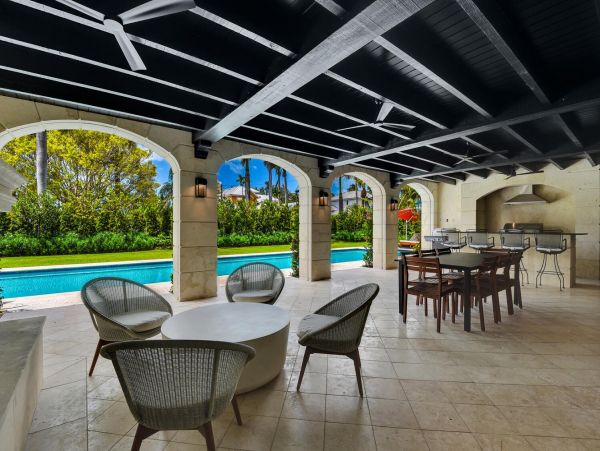 Spectacular Home in Old Naples with 5 Bedroom and Pool