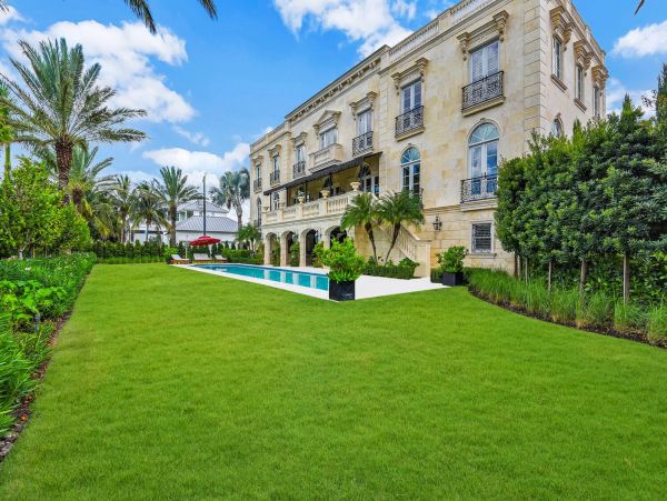 Spectacular Home in Old Naples with 5 Bedroom and Pool