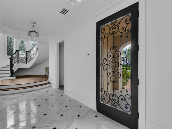 Spectacular Home in Old Naples with 5 Bedroom and Pool