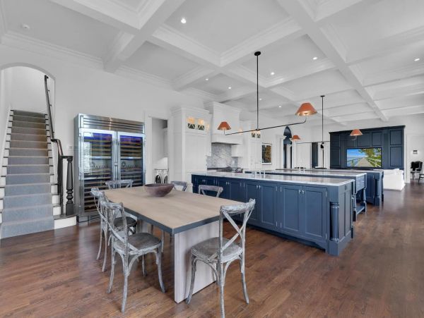 Spectacular Home in Old Naples with 5 Bedroom and Pool