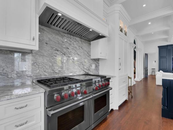 Spectacular Home in Old Naples with 5 Bedroom and Pool