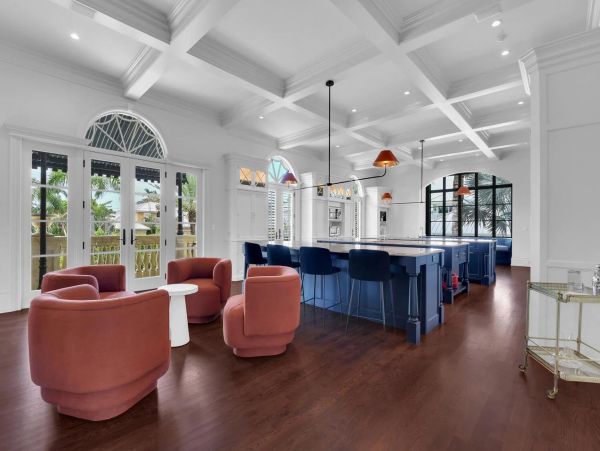 Spectacular Home in Old Naples with 5 Bedroom and Pool