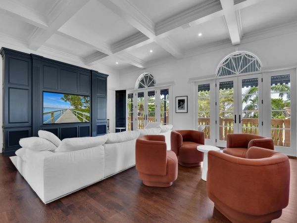 Spectacular Home in Old Naples with 5 Bedroom and Pool