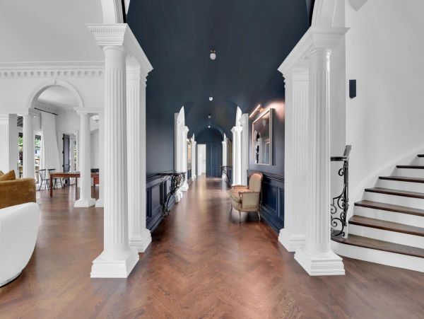 Spectacular Home in Old Naples with 5 Bedroom and Pool