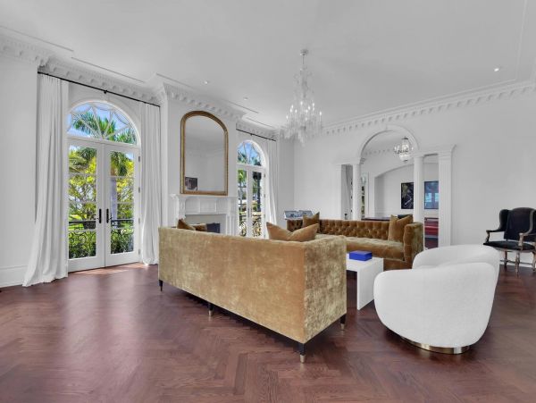 Spectacular Home in Old Naples with 5 Bedroom and Pool