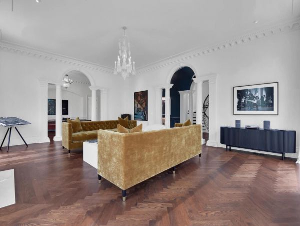 Spectacular Home in Old Naples with 5 Bedroom and Pool