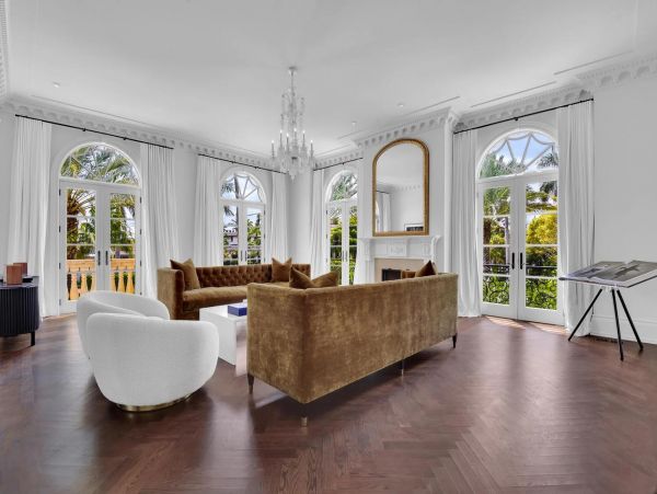 Spectacular Home in Old Naples with 5 Bedroom and Pool