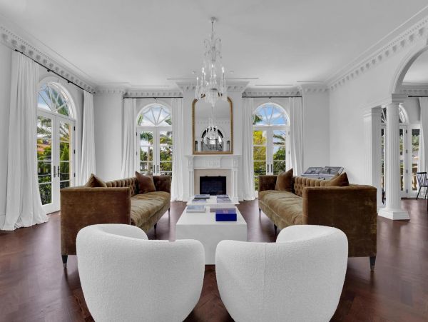 Spectacular Home in Old Naples with 5 Bedroom and Pool