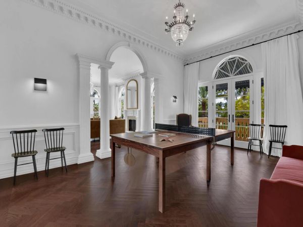 Spectacular Home in Old Naples with 5 Bedroom and Pool