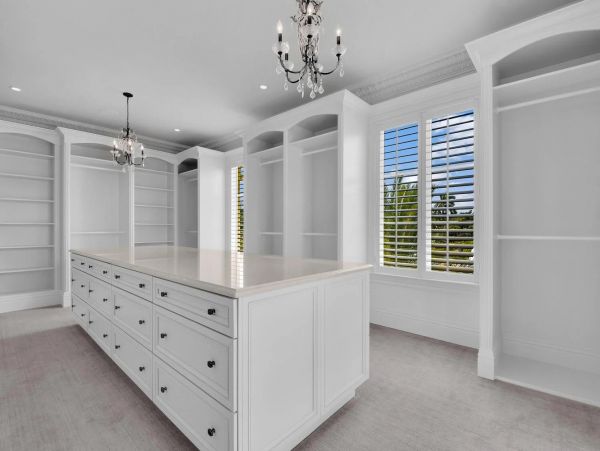 Spectacular Home in Old Naples with 5 Bedroom and Pool