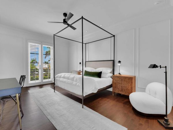 Spectacular Home in Old Naples with 5 Bedroom and Pool