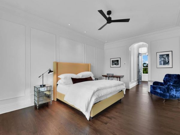 Spectacular Home in Old Naples with 5 Bedroom and Pool
