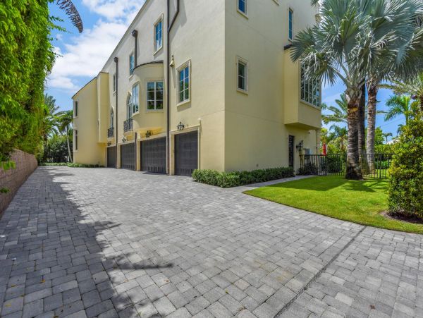 Spectacular Home in Old Naples with 5 Bedroom and Pool