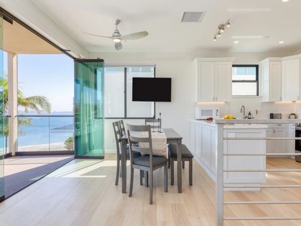 Steps to Beach Mission Beach Vacation Home Three Bedroom