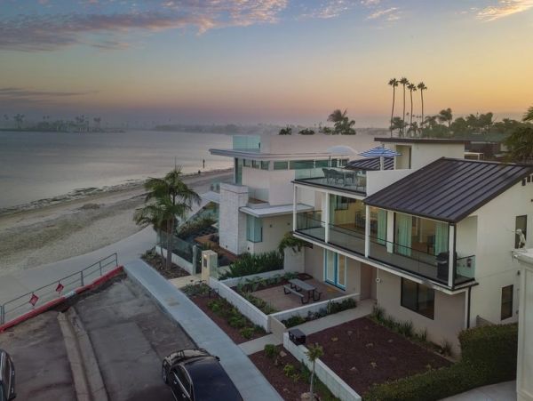 Steps to Beach Mission Beach Vacation Home Three Bedroom