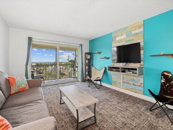 Lovely Vacation Condo in Siesta Key Steps from the Beach
