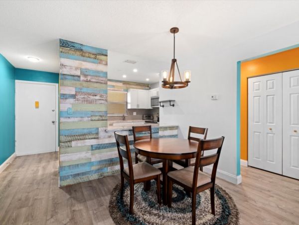 Lovely Vacation Condo in Siesta Key Steps from the Beach