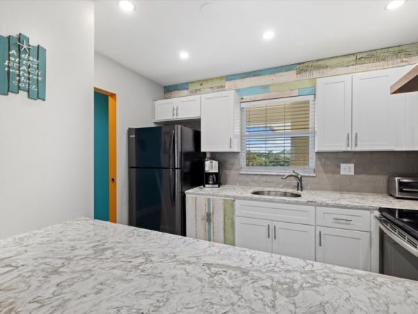 Lovely Vacation Condo in Siesta Key Steps from the Beach