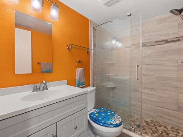 Lovely Vacation Condo in Siesta Key Steps from the Beach