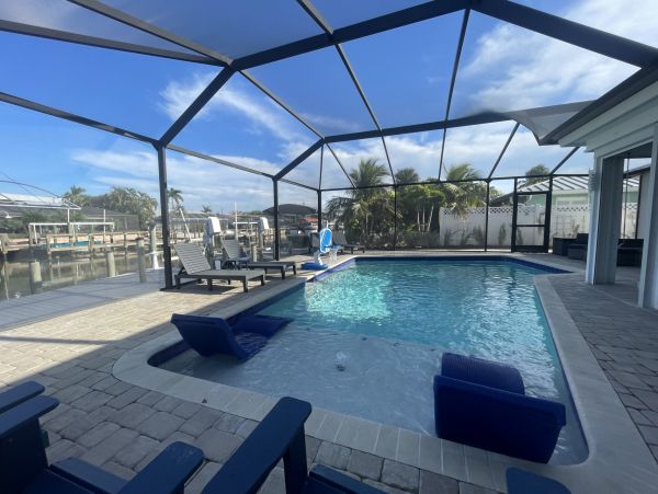 Fort Myers Vacation Home Three Bedroom Walk to Beach