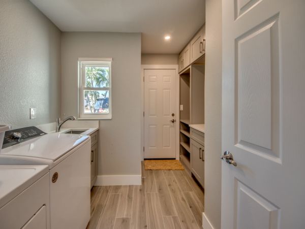 Fort Myers Vacation Home Three Bedroom Walk to Beach