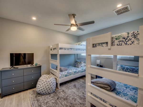 Fort Myers Vacation Home Three Bedroom Walk to Beach