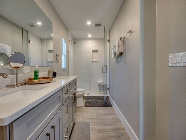 Fort Myers Vacation Home Three Bedroom Walk to Beach