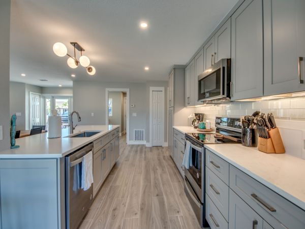 Fort Myers Vacation Home Three Bedroom Walk to Beach