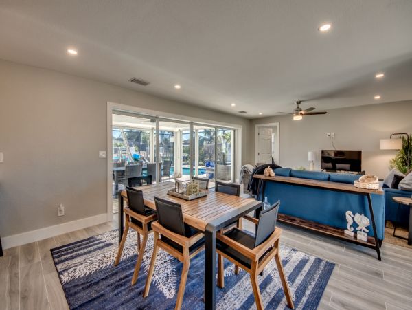 Fort Myers Vacation Home Three Bedroom Walk to Beach