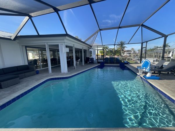 Fort Myers Vacation Home Three Bedroom Walk to Beach