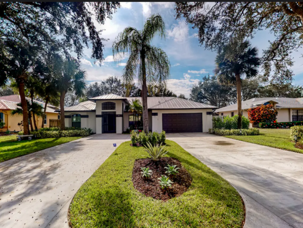 Vacation Home with Pool, Hot tub & 3 Bedrooms in Naples