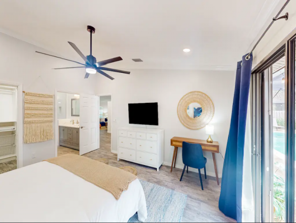 Vacation Home with Pool, Hot tub & 3 Bedrooms in Naples