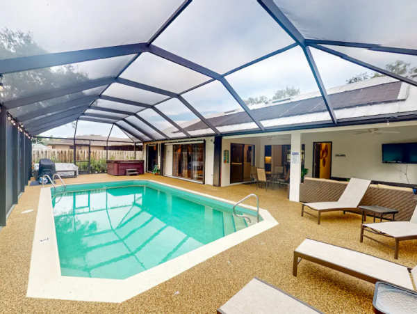 Vacation Home with Pool, Hot tub & 3 Bedrooms in Naples