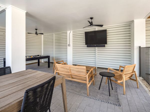 Key West Sunny Home with 6 Bedrooms and Pool