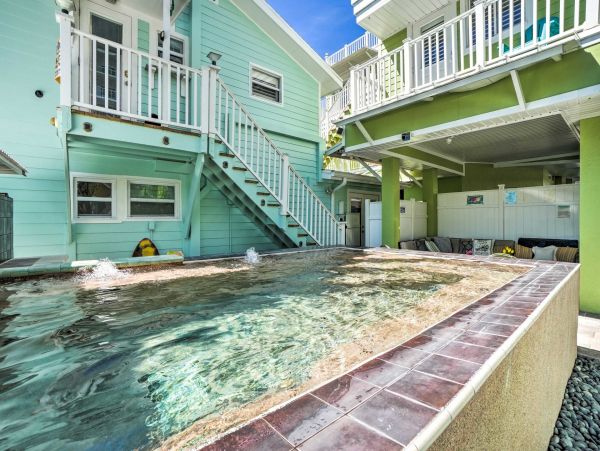 Clearwater Vacation Condo One Bedroom Steps to Beach