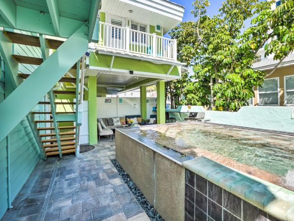 Clearwater Vacation Condo One Bedroom Steps to Beach