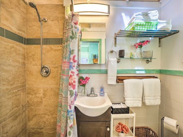 Clearwater Vacation Condo One Bedroom Steps to Beach