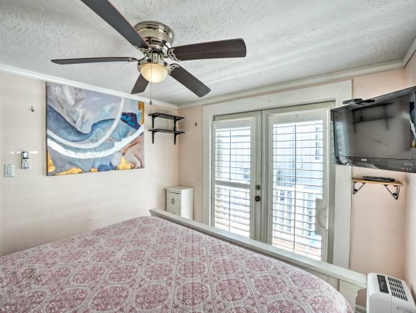 Clearwater Vacation Condo One Bedroom Steps to Beach