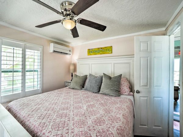 Clearwater Vacation Condo One Bedroom Steps to Beach