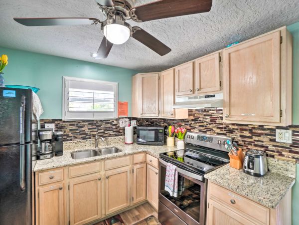 Clearwater Vacation Condo One Bedroom Steps to Beach