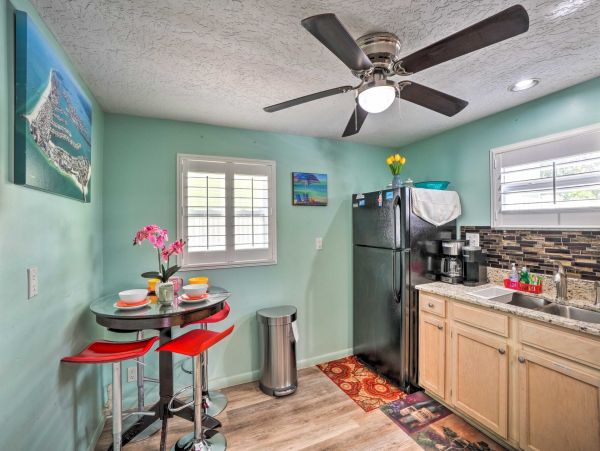 Clearwater Vacation Condo One Bedroom Steps to Beach