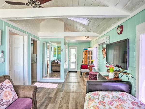 Clearwater Vacation Condo One Bedroom Steps to Beach